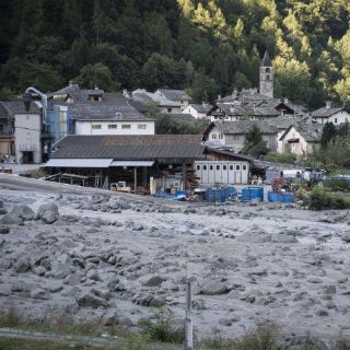 Desaparecen ocho personas por deslizamiento de rocas en Suiza