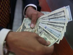 Estiman que el tipo de cambio se cotice entre 17.60 y 17.70 pesos por dólar. EL INFORMADOR / R. Arboleda