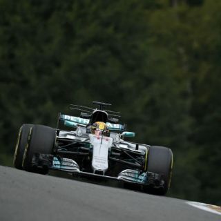 Hamilton, el más rápido en prácticas en Spa