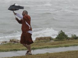 El huracán de categoría 2 ''Harvey'' mantiene poderosos vientos sostenidos de 175 kilómetros por hora. AP / E. Gay