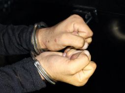 Los sujetos trataron darse a la fuga pero fueron detenidos metros después del lugar de los hechos. ESPECIAL / Policia de Guadalajara