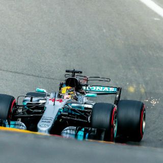 Hamilton lidera la primera ronda de clasificación en Spa