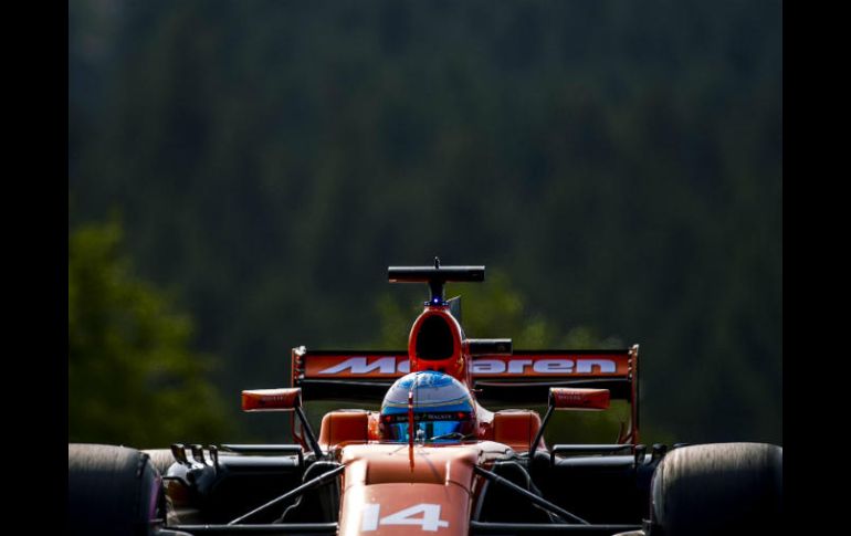Los españoles de McLaren y Toro Rosso se perderán la tercera ronda de calificación que definirá los puestos de la parrilla de salida. EFE / S. Suki