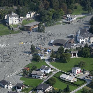 Suiza suspende búsqueda de desaparecidos por deslave