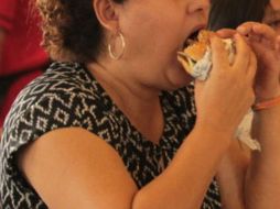 ''Tenemos que acostumbrarnos a comer conscientemente menos. Esto es posible, aunque suele ser un proceso lento'', dice nutrióloga. EL INFORMADOR / ARCHIVO