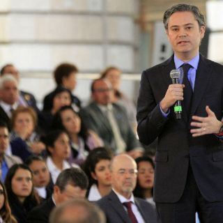 Gobiernos del PAN dejaron en el abandono la educación: Nuño