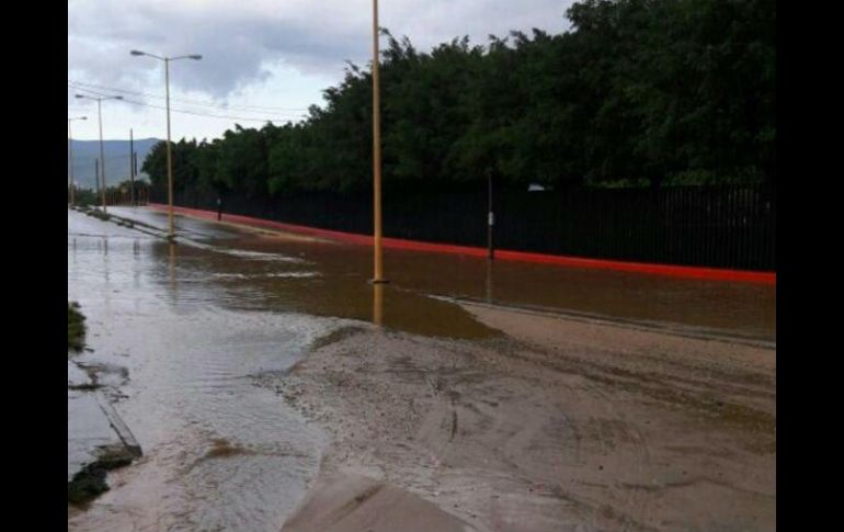 En la región de la Mixteca se reportaron daños materiales por las inundaciones en viviendas y caída de granizo por la onda tropical 30. TWITTER / @CEPCO_GobOax