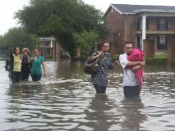 Después de las serias afectaciones e inundaciones que el huracán dejó, ya se ha degradado a tormenta tropical. AFP / J. Raedle