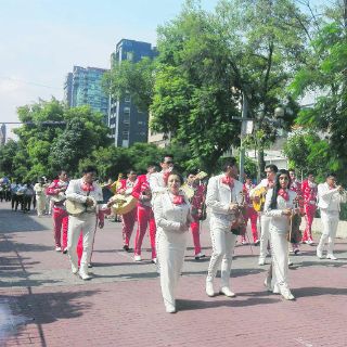 Nuestra ciudad vive el desfile más mexicano