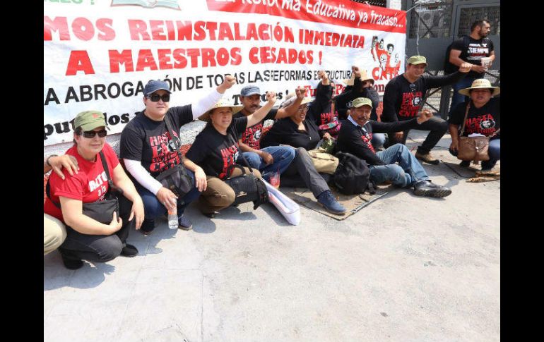 Unos 40 inconformes llegaron a las instalaciones de la institución educativa para manifestar su inconformidad. SUN / ARCHIVO