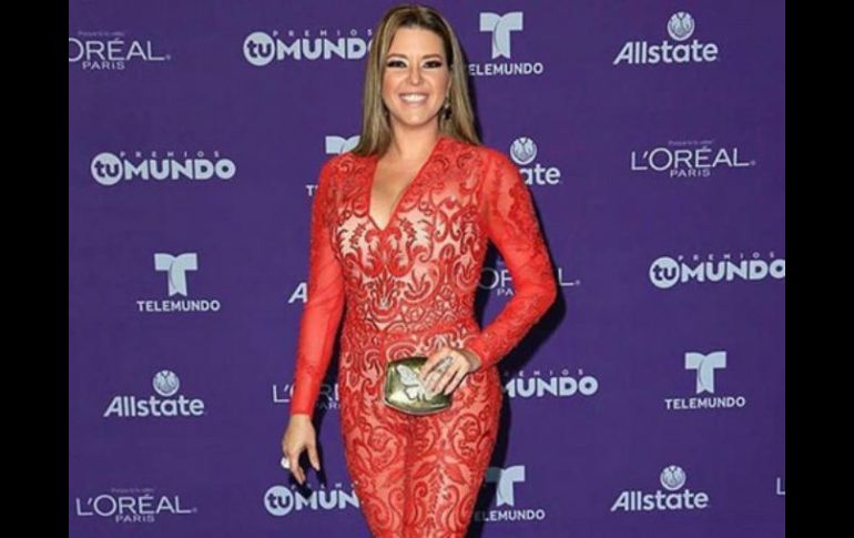 Alicia Machado portó un palazzo rojo de encaje. INSTAGRAM / machadooficial