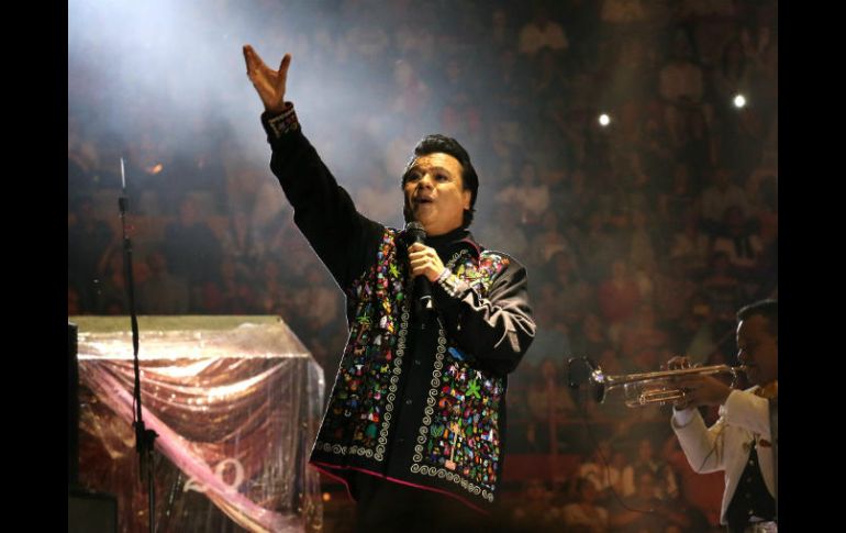 'Vestido de etiqueta por Eduardo Magallanes' se mantiene en el Top Álbum de los más vendido en tiendas nacionales. NTX / ARCHIVO