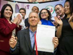 El gobernador de Illinois, Bruce Rauner, firmó la ley TRUST, que convierte al estado en un ‘modelo nacional’ de santuario. AP / A. Rezin/Chicago Sun-Times
