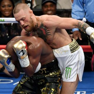 Les quedan grandes los guantes