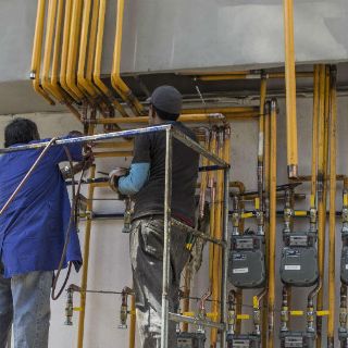 CFE firma su primer contrato de suministro de gas en la historia