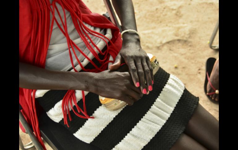 Las familias hambrientas ven a sus hijas como fuente de ingresos. AP / M. Quesada