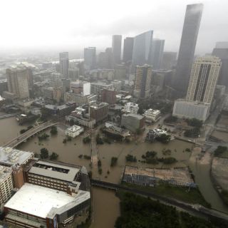 'Harvey' supera marcas históricas de lluvia en EU