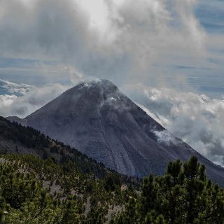 Reportan alza de actividad sísmica en volcán El Colima