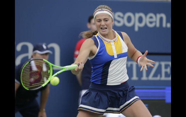El partido fue suspendido por lluvia y luego se trasladó a una cancha cubierta. AP / S. Wenig
