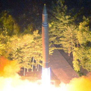 Norcorea confirma lanzamiento de misil que sobrevoló Japón el martes