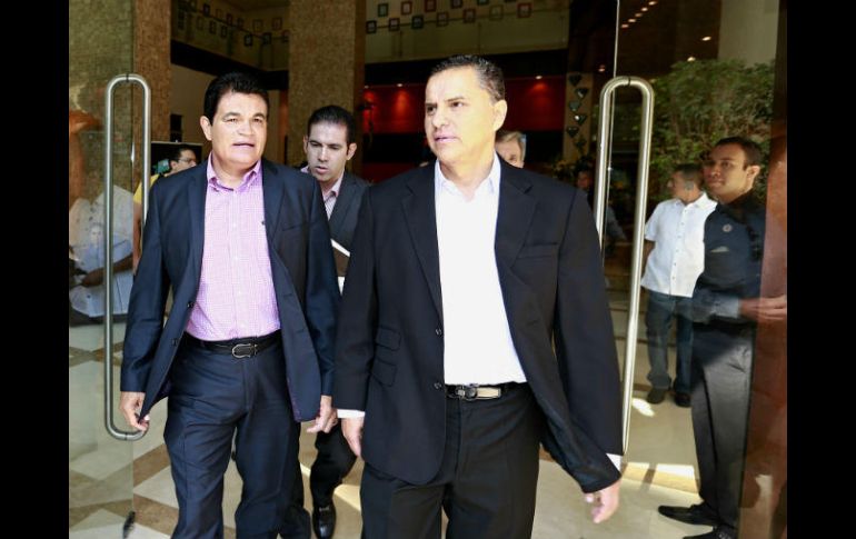 La dependencia indaga a por lo menos 10 personas cercanas al gobernador de Nayarit (derecha). EL INFORMADOR / ARCHIVO