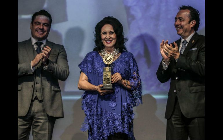 La reconocida diseñadora María Rosario Mendoza, directora general de Takasami, recibió la XXXVII Medalla al Mérito Industrial. EL INFORMADOR / F. Atilano