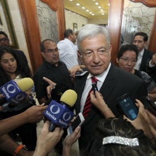 Aunque se enoje Fox, le quitaremos su pensión: López Obrador