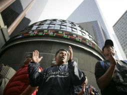 En el mercado accionario local se opera un volumen de 1.2 millones de títulos. SUN / ARCHIVO