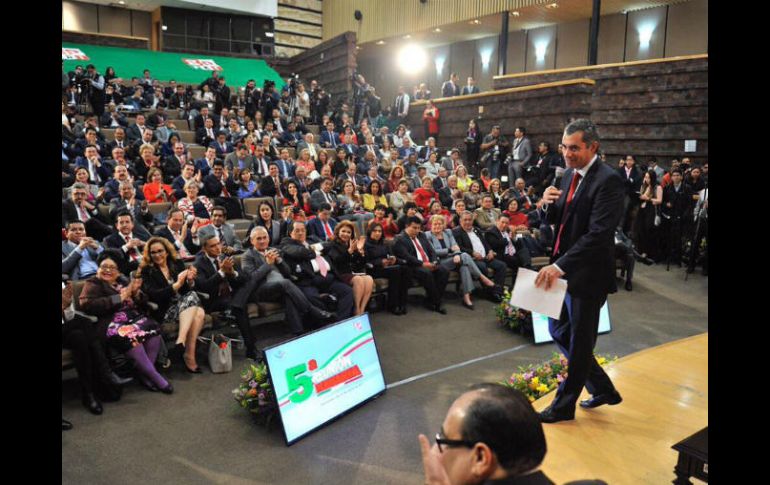 Ochoa Reza, durante la inauguración de la Quinta Reunión Plenaria de los diputados del PRI. TWITTER / @EnriqueOchoaR