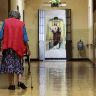 El IJAS presenta campaña 'Apadrina a un adulto Mayor'