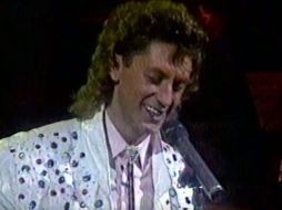 Óskar, El Espectáculo es multiinstrumentista, actor y comediante que tenía un programa de televisión en Televisa. YOUTUBE / oskar el espectaculo