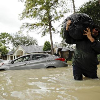 Aeropuertos de Houston reabren tras ‘Harvey’