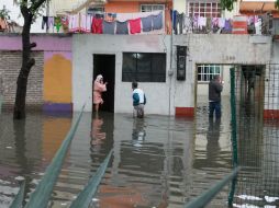 En Zamora, se registran afectaciones en la comunidad de San Cristóbal, ingresando el agua a 15 domicilios. EFE / M. Guzmán