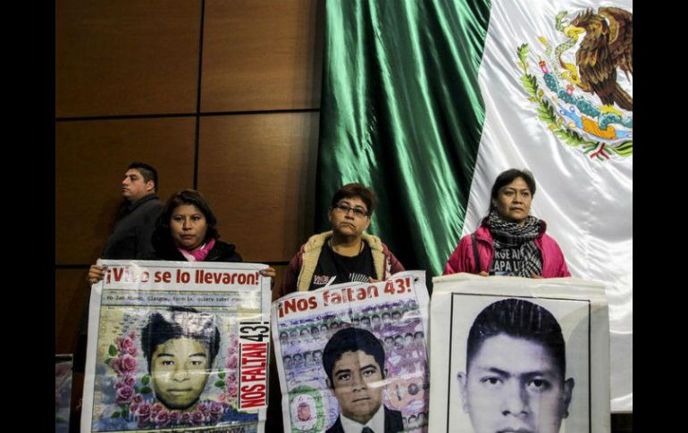 Familiares de los estudiantes desaparecidos en septiembre de 2014 en Guerrero. SUN / ARCHIVO