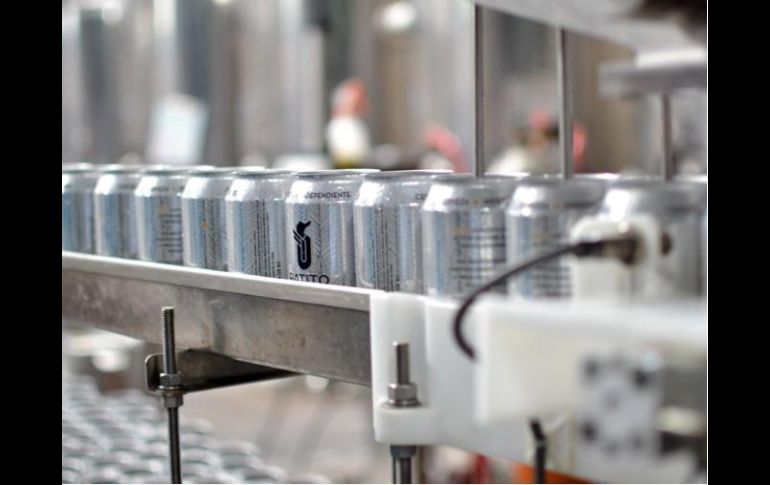 En tres años de existencia, la cervecera incrementó su producción en casi 1.5 veces, a 17 mil litros al mes. FACEBOOK / CervezaPatito