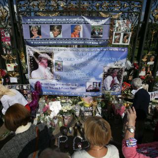 Inglaterra recuerda a la princesa Diana a 20 años de su muerte