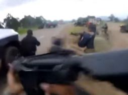 El material audiovisual fue captado desde una cámara colocada en el casco de un agente estatal. YOUTUBE / El Diario de Chihuahua