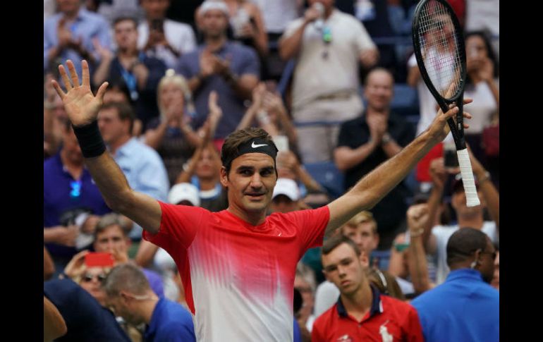 Federer peleó por tres horas y ocho minutos para doblegar a Youzhny con parciales de 6-1, 6-7 (37), 4-6, 6-4 y 6-2. AFP / D. Emmert