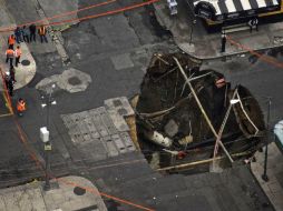 En el lugar ya está personal del Sistema de Aguas, de la Comisión Federal de Electricidad que está viendo cómo cambiar la fibra óptica. SUN / A. Romero