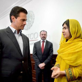 Peña Nieto habla con Malala sobre la reforma educativa