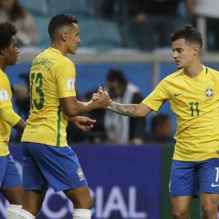 Brasil suda para vencer a Ecuador