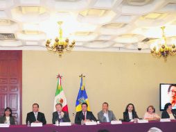 Ayer en Casa Jalisco, el gobernador Aristóteles Sandoval (c) encabezó la conferencia para detallar las funciones de la dependencia. ESPECIAL /
