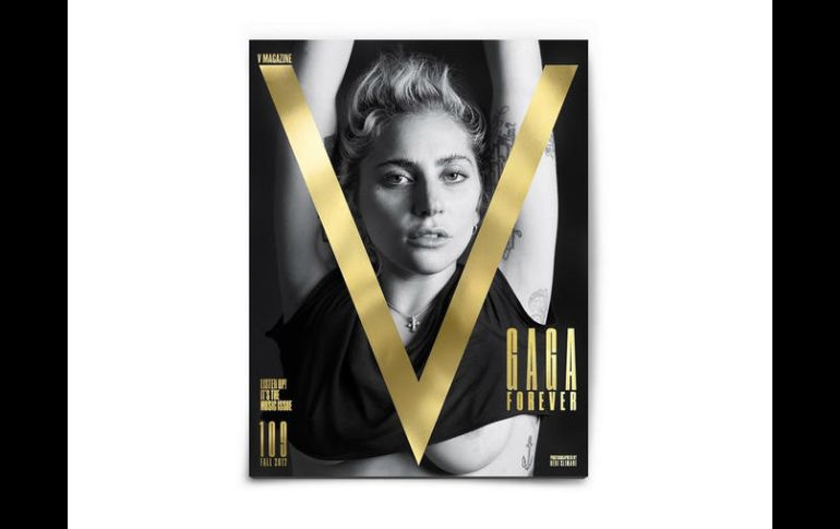 La instantánea es obra de Hedi Slimane, la misma fotógrafa que tomó las imágenes de la portada del disco de Gaga ''The Fame Monster''. INSTAGRAM / vmagazine