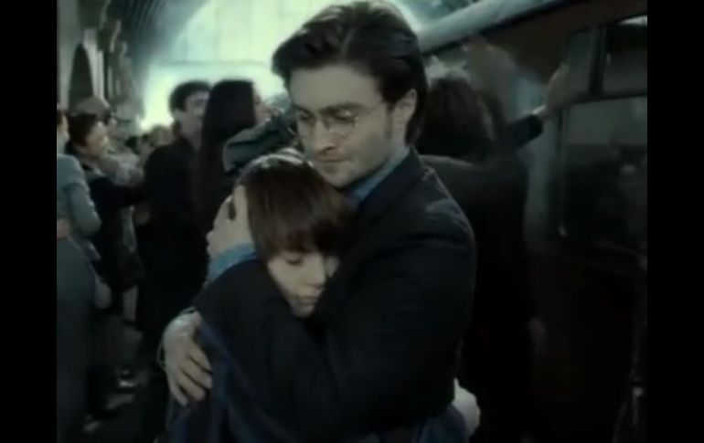 Fans han compartido imágenes y videos sobre la escena en Twitter. YOUTUBE / Eros