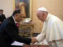 ''A mí México me enriqueció'', le dice el Papa Francisco al nuevo embajador mexicano, Jaime Del Arenal Fenochio. NTX /