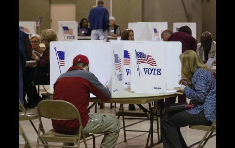 La investigación implica revisar extensas bases de datos de votantes, analizar vulnerabilidades o buscar datos alterados. AP / ARCHIVO