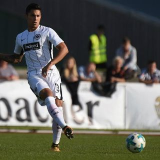 Carlos Salcedo debuta con el Eintracht Frankfurt