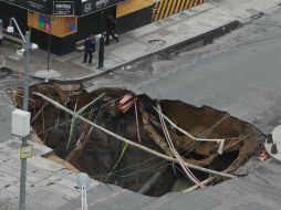 El hundimiento se encuentra en la zona centro de la Ciudad de México, al cruce de las calles Humboldt y Colón. EFE / M. Guzmán