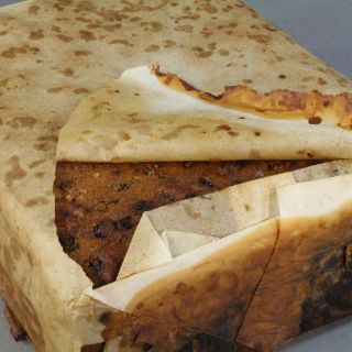 Hallan pastel de frutas de 100 años en la Antártida