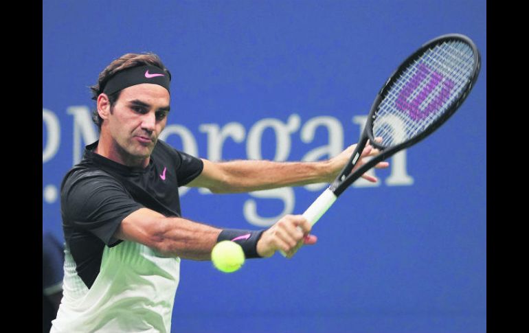 El suizo Roger Federer despachó, con algunos altibajos, al español Feliciano López y avanzó a la cuarta ronda. AFP /